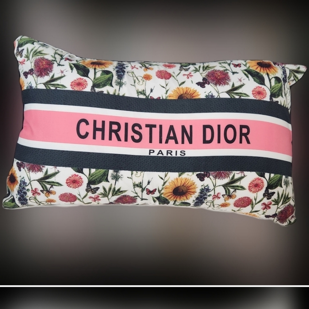 Decorative pillowcase + pillow